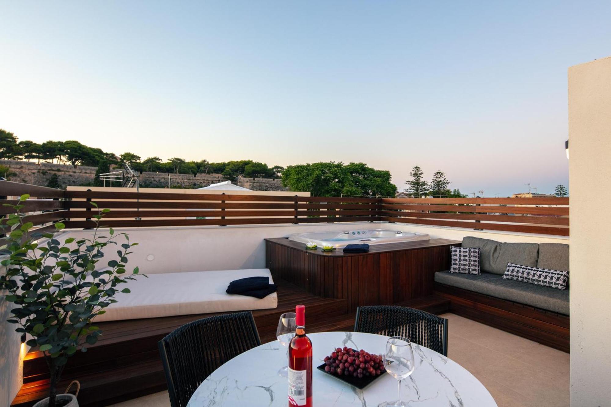 Le Bijou Luxury Suites Rethymno エクステリア 写真